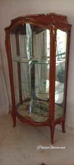 Vitrina Luis XV en Marquetería y Bronce - PU-3000